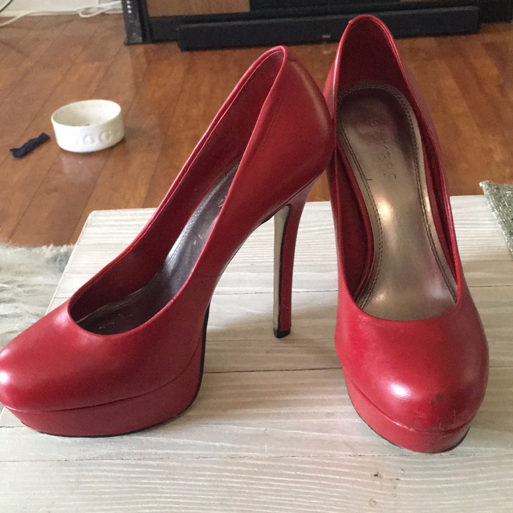 Red pumps